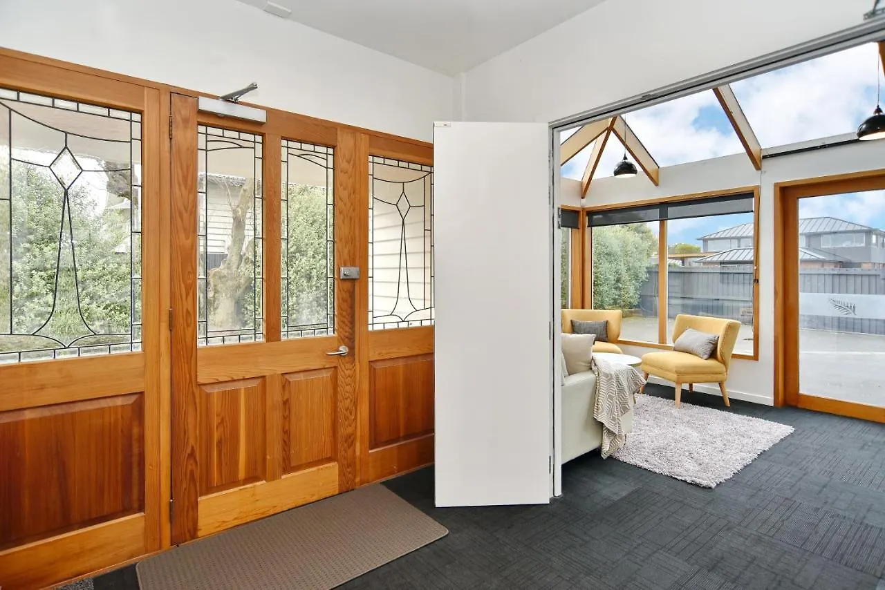 Whitmore- Classic Villa - Christchurch Holiday Homes
