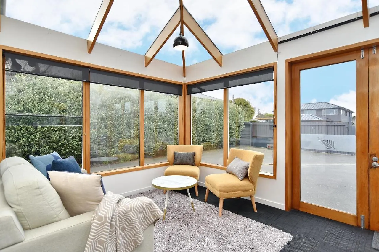 Whitmore- Classic Villa - Christchurch Holiday Homes
