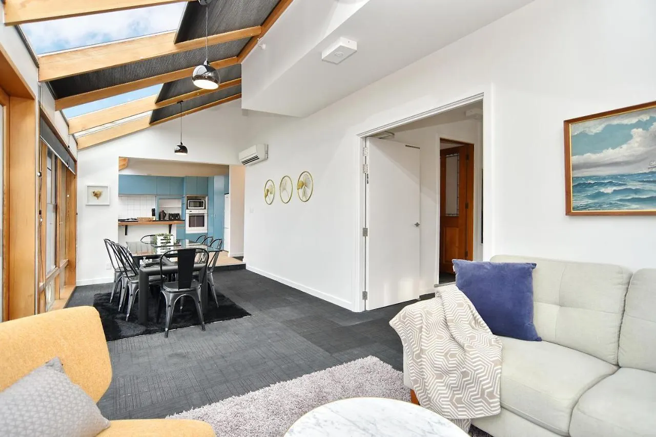 Whitmore- Classic Villa - Christchurch Holiday Homes