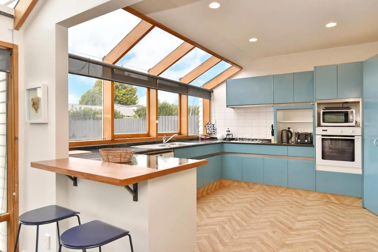 Whitmore- Classic Villa - Christchurch Holiday Homes ニュージーランド