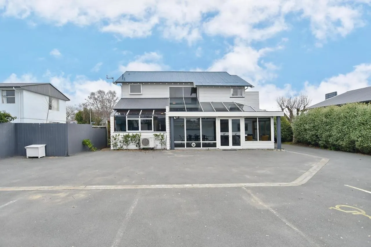 Whitmore- Classic Villa - Christchurch Holiday Homes