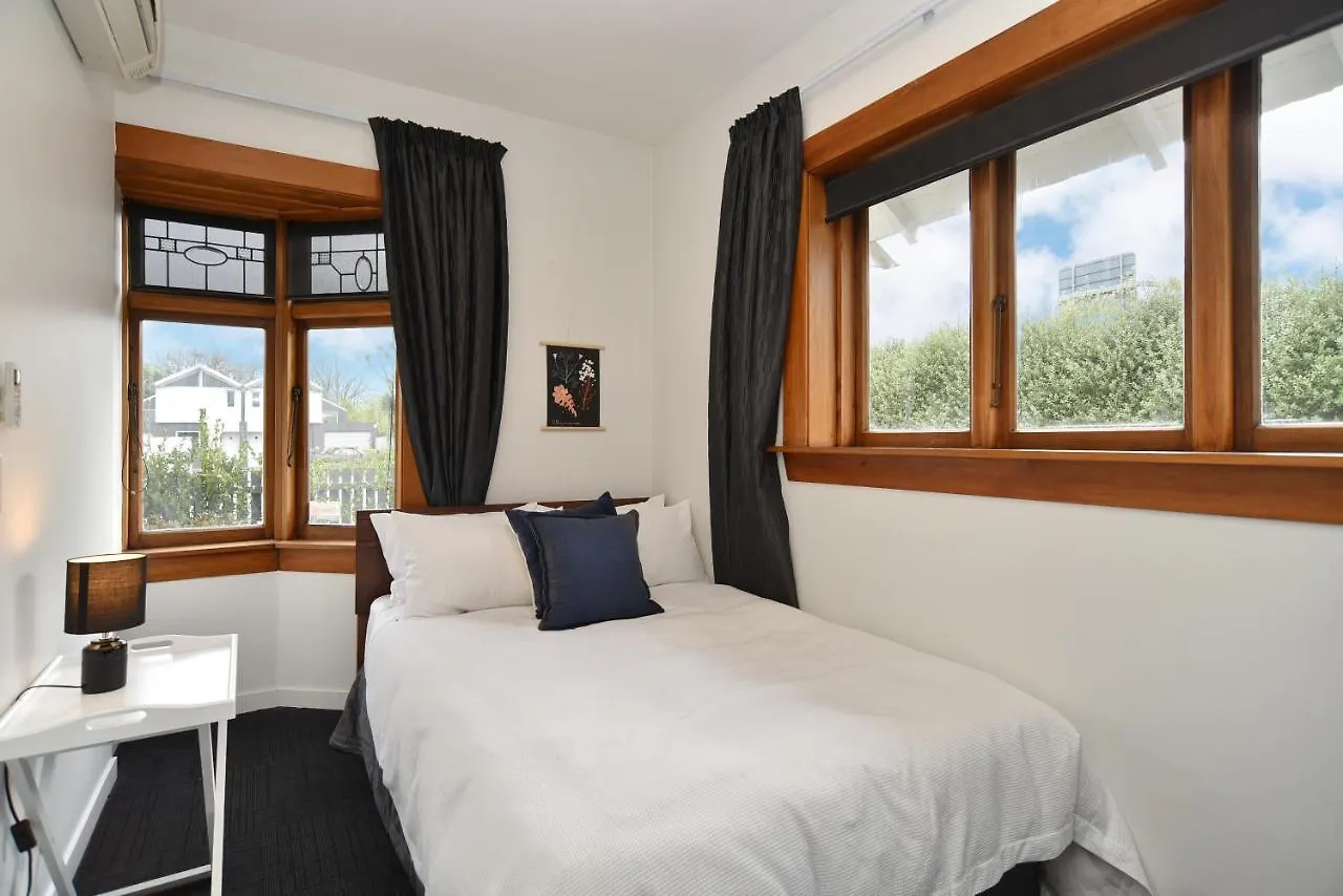 Whitmore- Classic Villa - Christchurch Holiday Homes