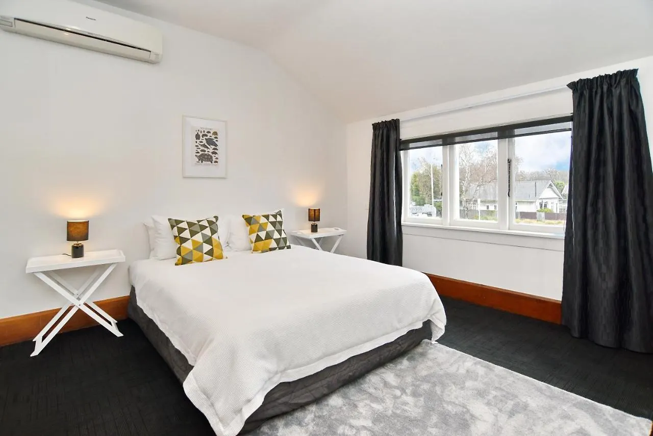 Whitmore- Classic Villa - Christchurch Holiday Homes