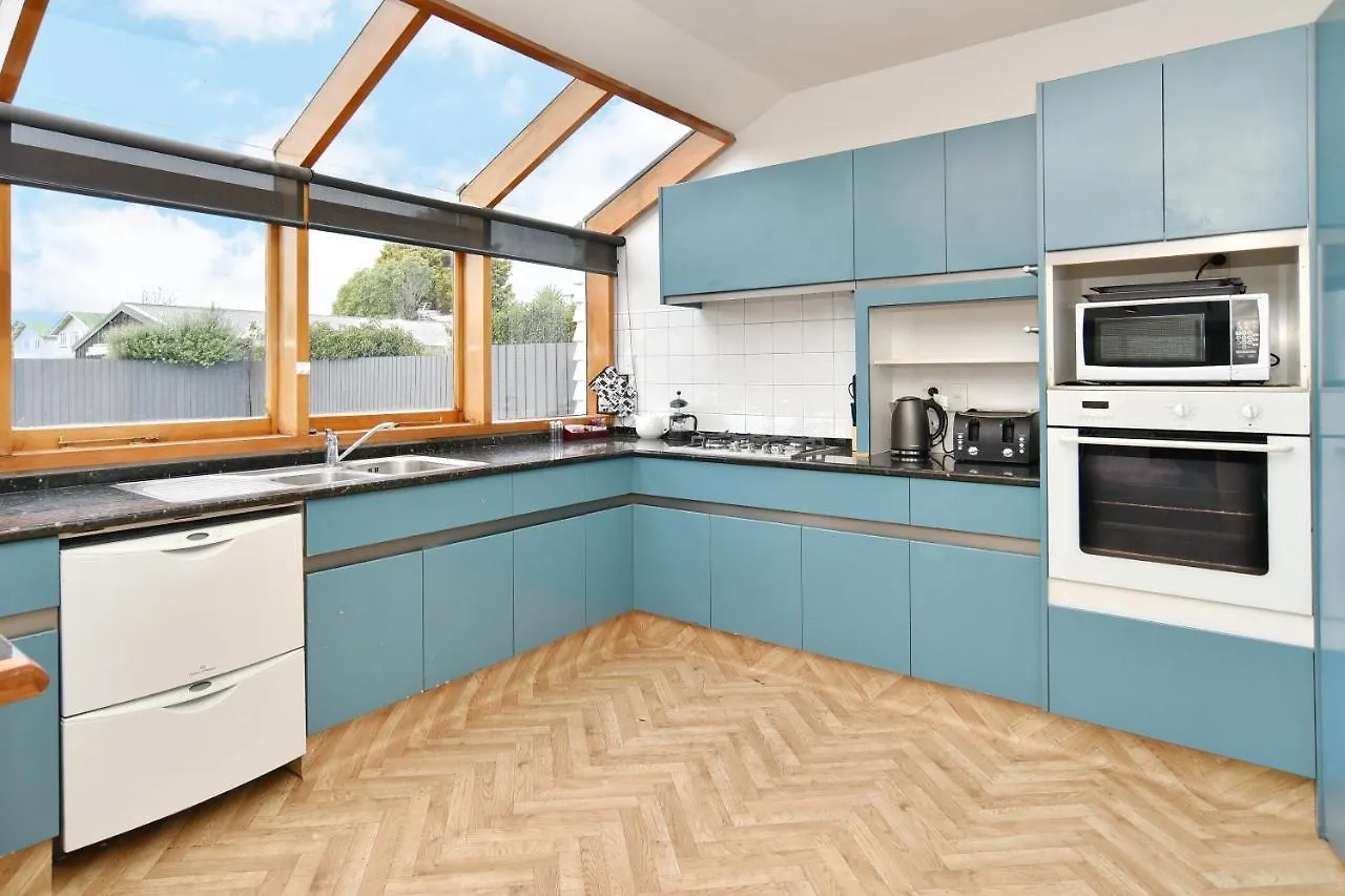Whitmore- Classic Villa - Christchurch Holiday Homes ニュージーランド