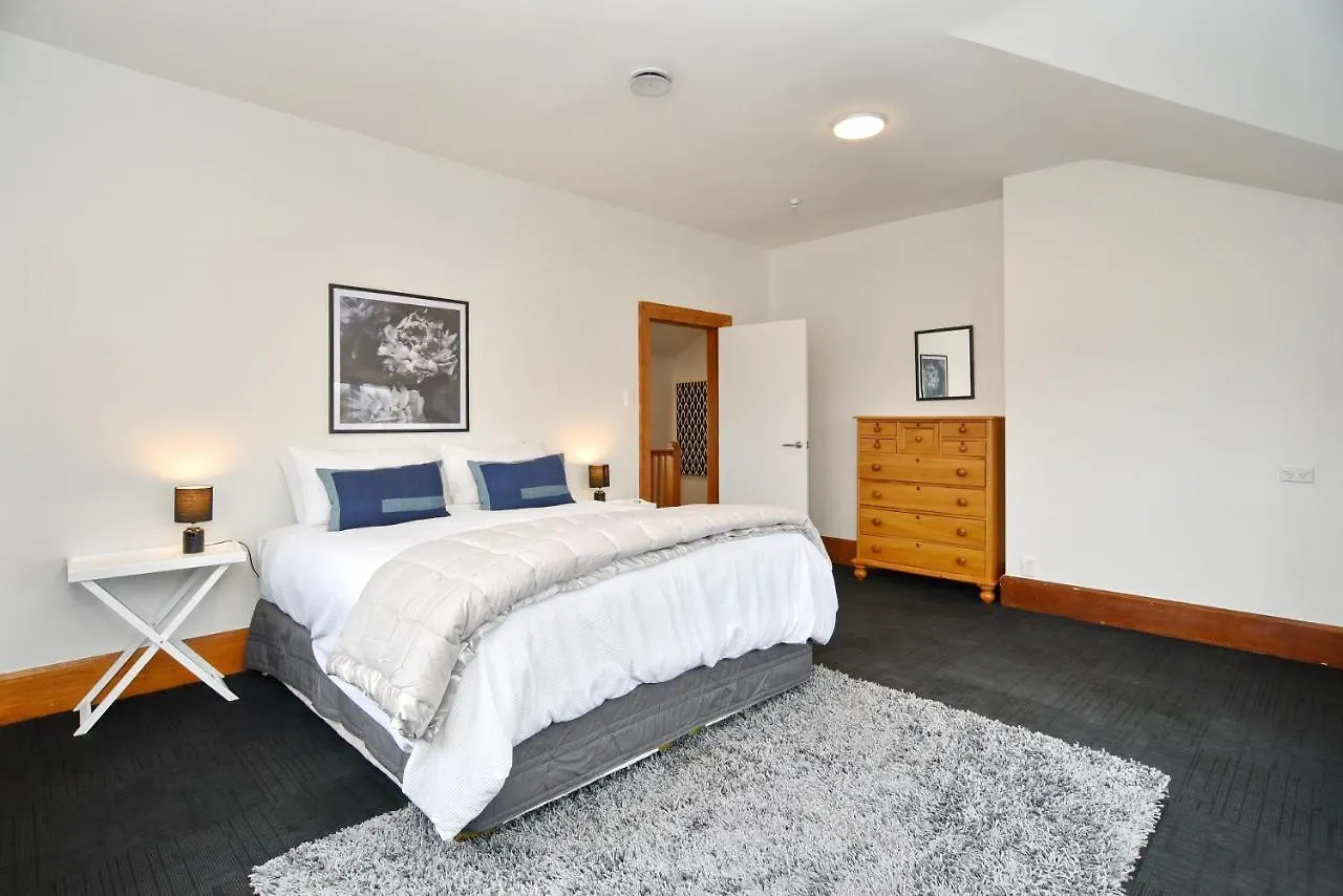 Whitmore- Classic Villa - Christchurch Holiday Homes