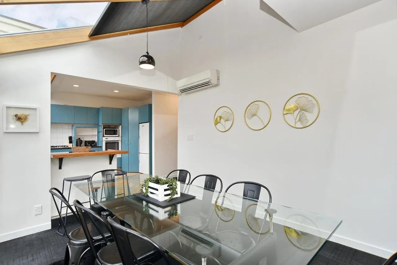 Whitmore- Classic Villa - Christchurch Holiday Homes