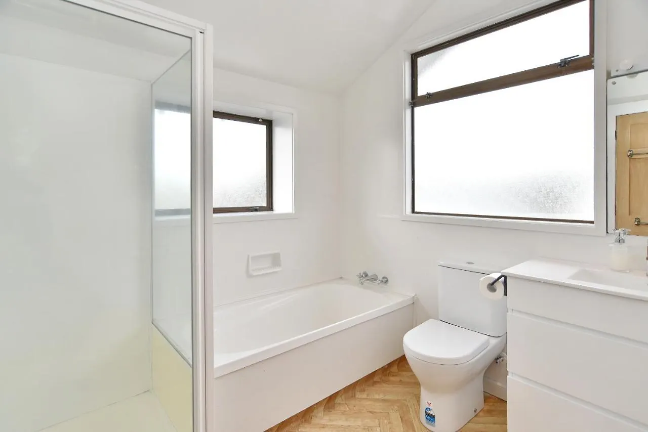 Whitmore- Classic Villa - Christchurch Holiday Homes Nuova Zelanda
