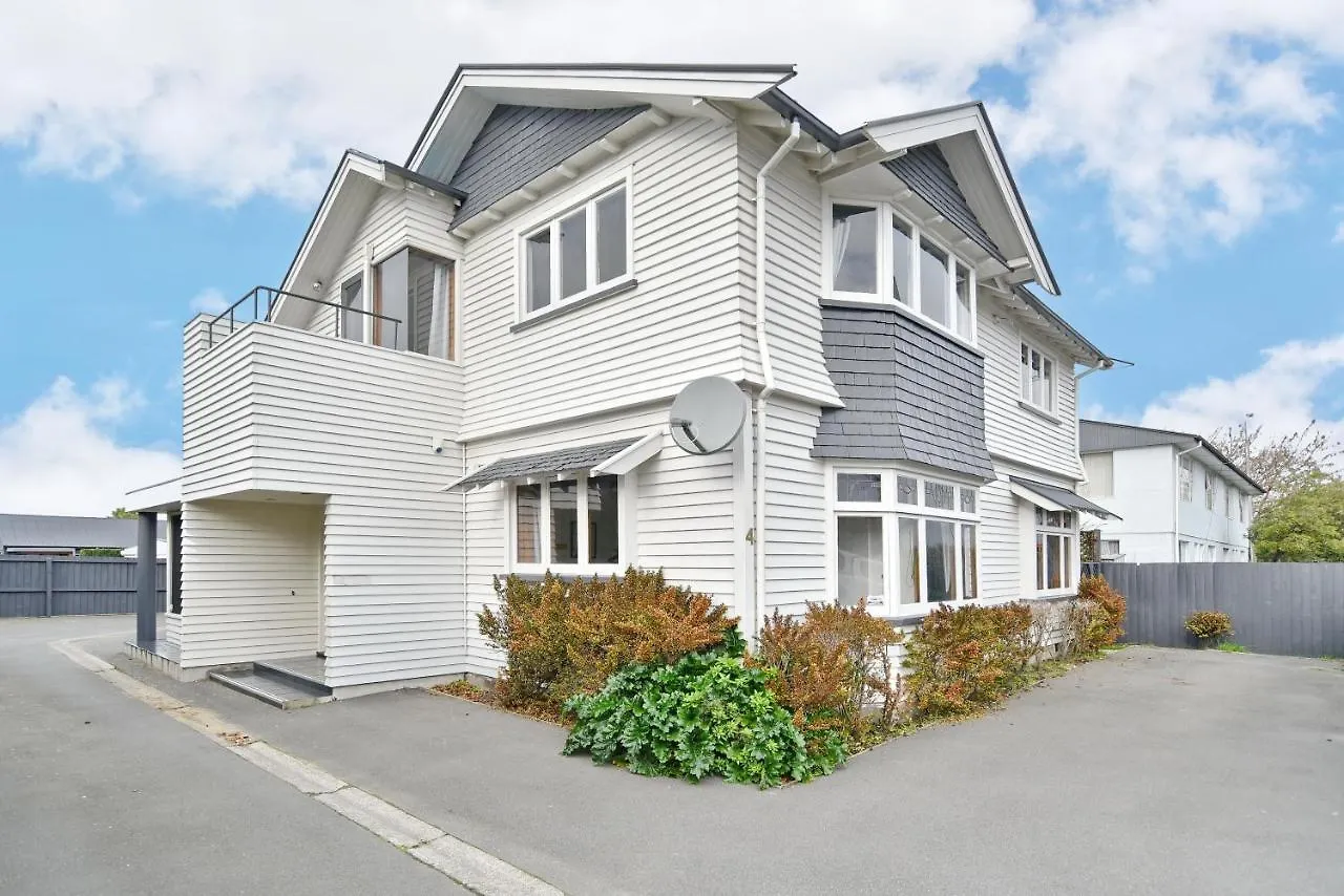 Whitmore- Classic Villa - Christchurch Holiday Homes