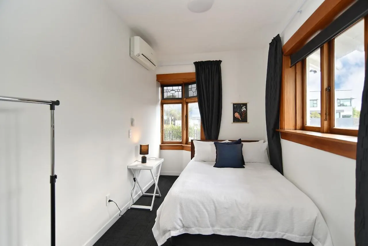Whitmore- Classic Villa - Christchurch Holiday Homes
