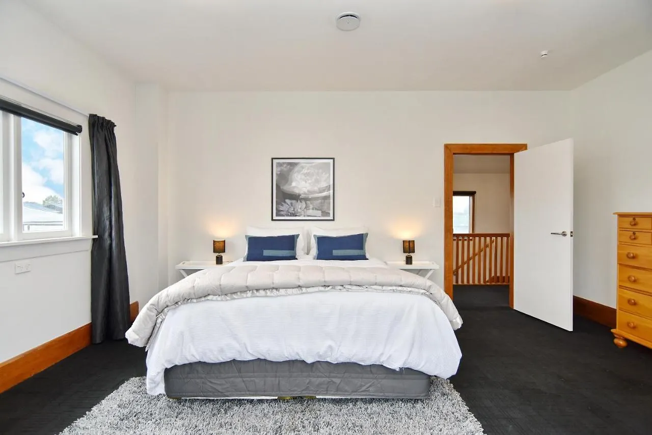 Whitmore- Classic Villa - Christchurch Holiday Homes Nuova Zelanda