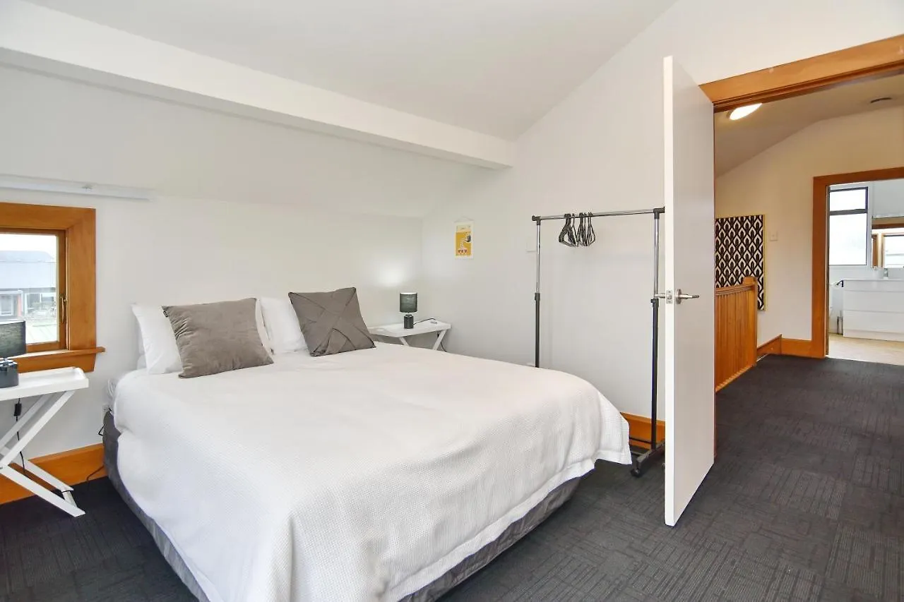 Whitmore- Classic Villa - Christchurch Holiday Homes